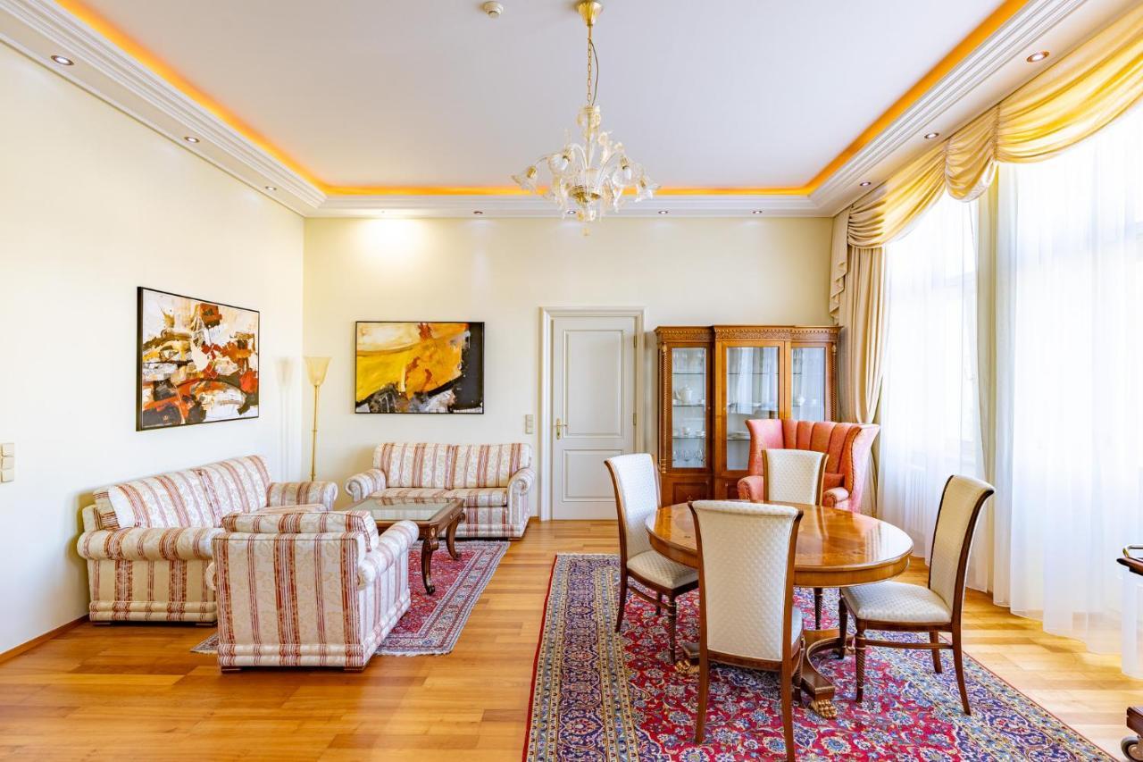 Grandhotel Zvon Τσέσκε Μπουντεγιόβιτσε Εξωτερικό φωτογραφία