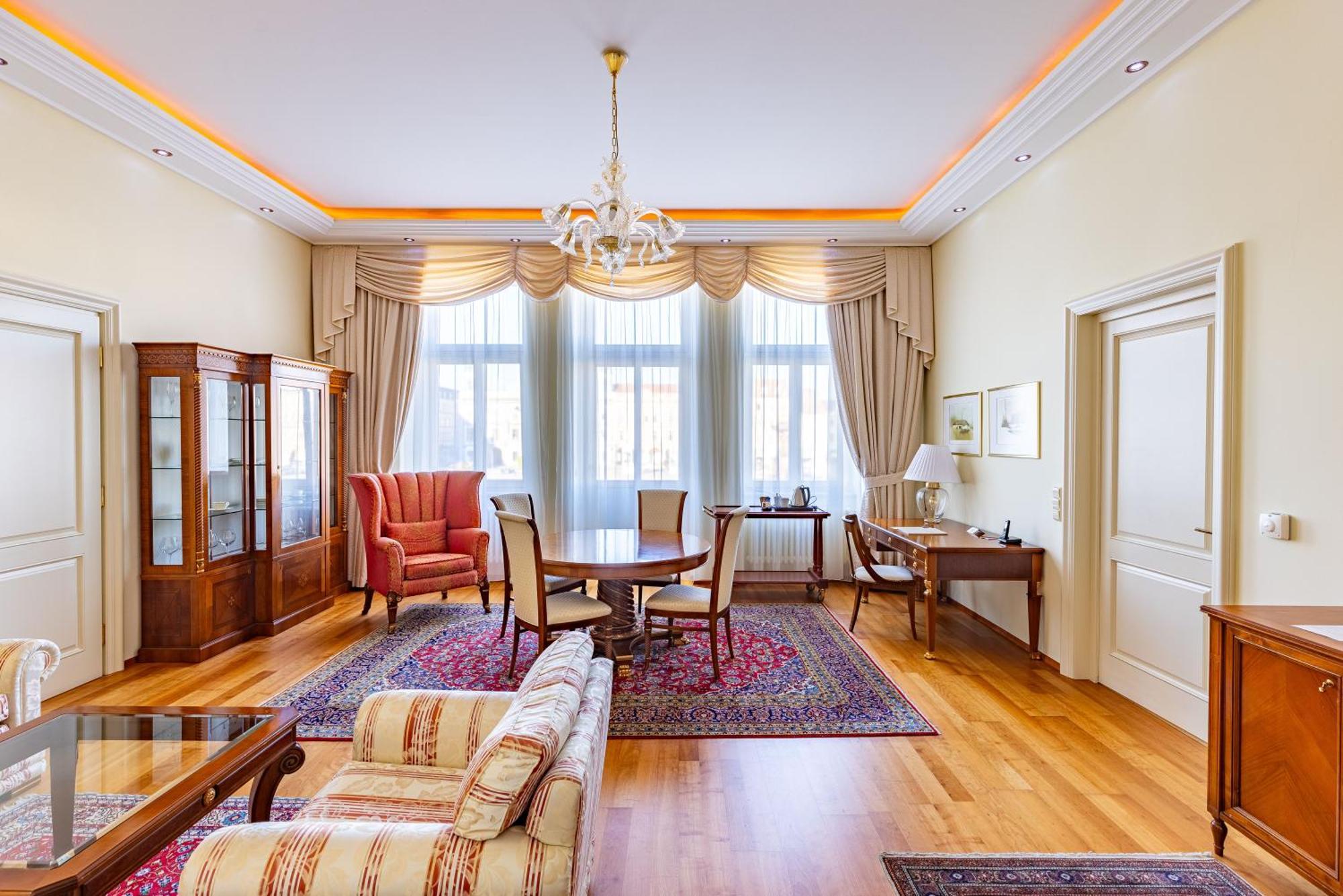 Grandhotel Zvon Τσέσκε Μπουντεγιόβιτσε Εξωτερικό φωτογραφία